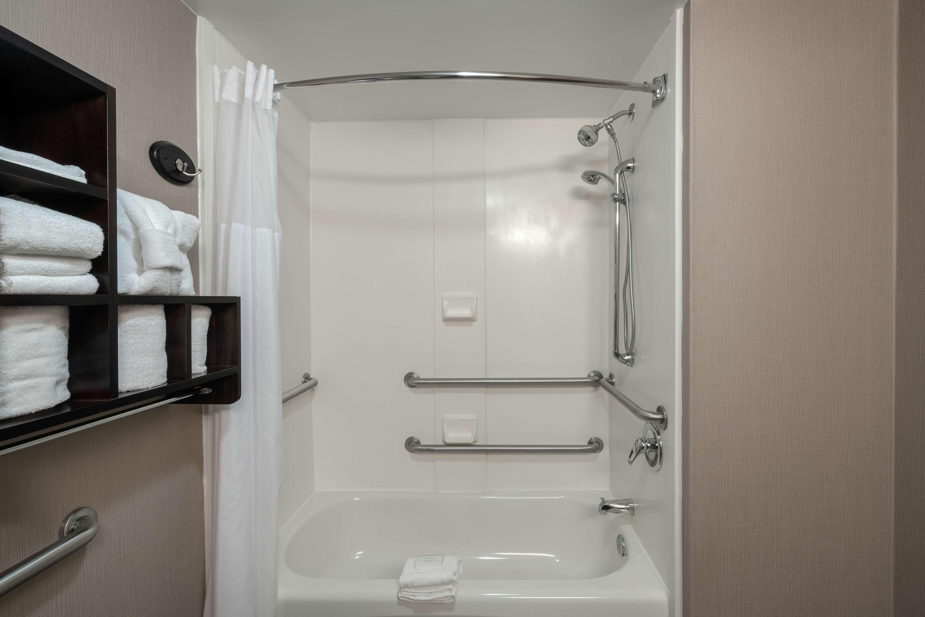 Hampton Inn Dublin Newbern Exteriör bild