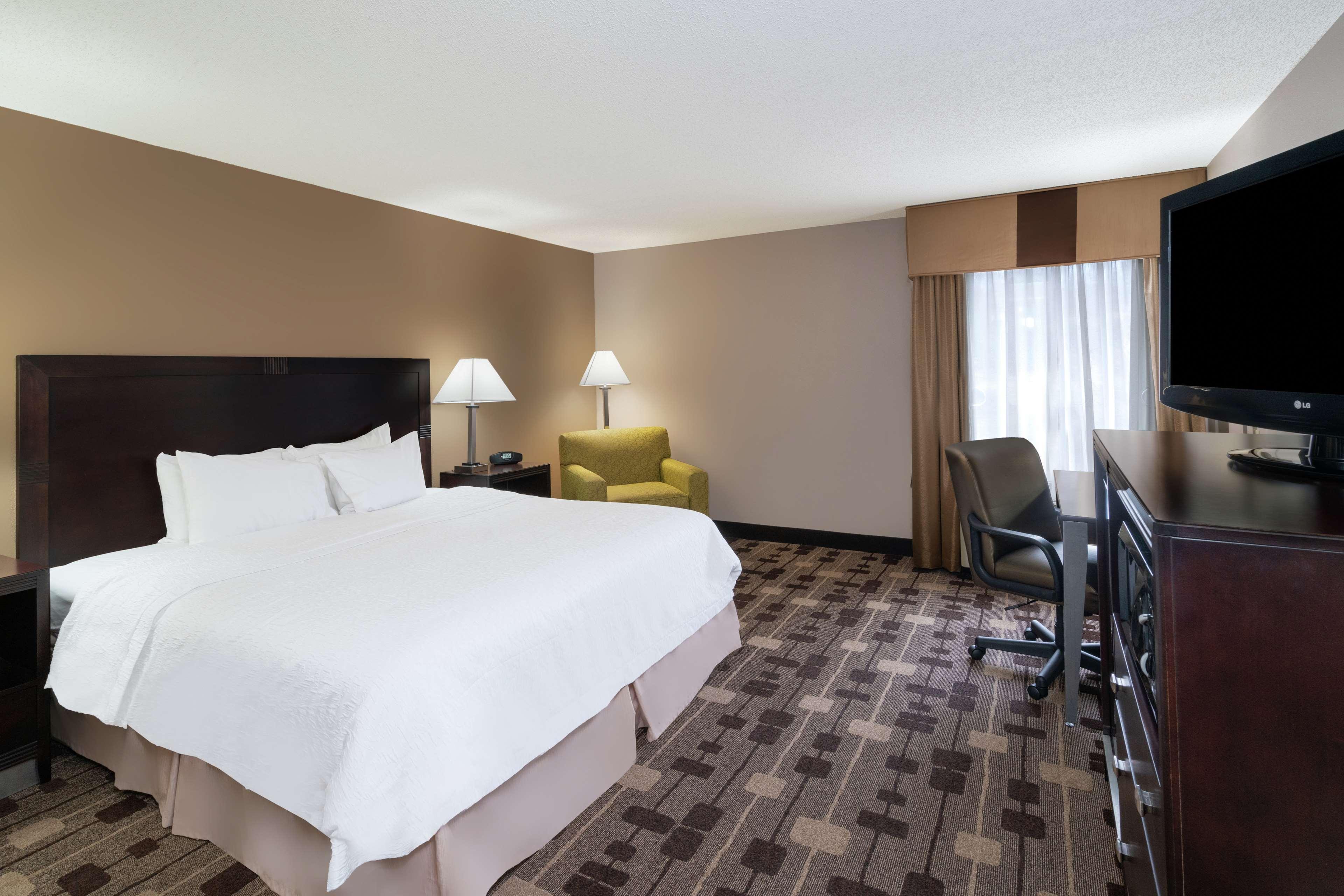 Hampton Inn Dublin Newbern Exteriör bild