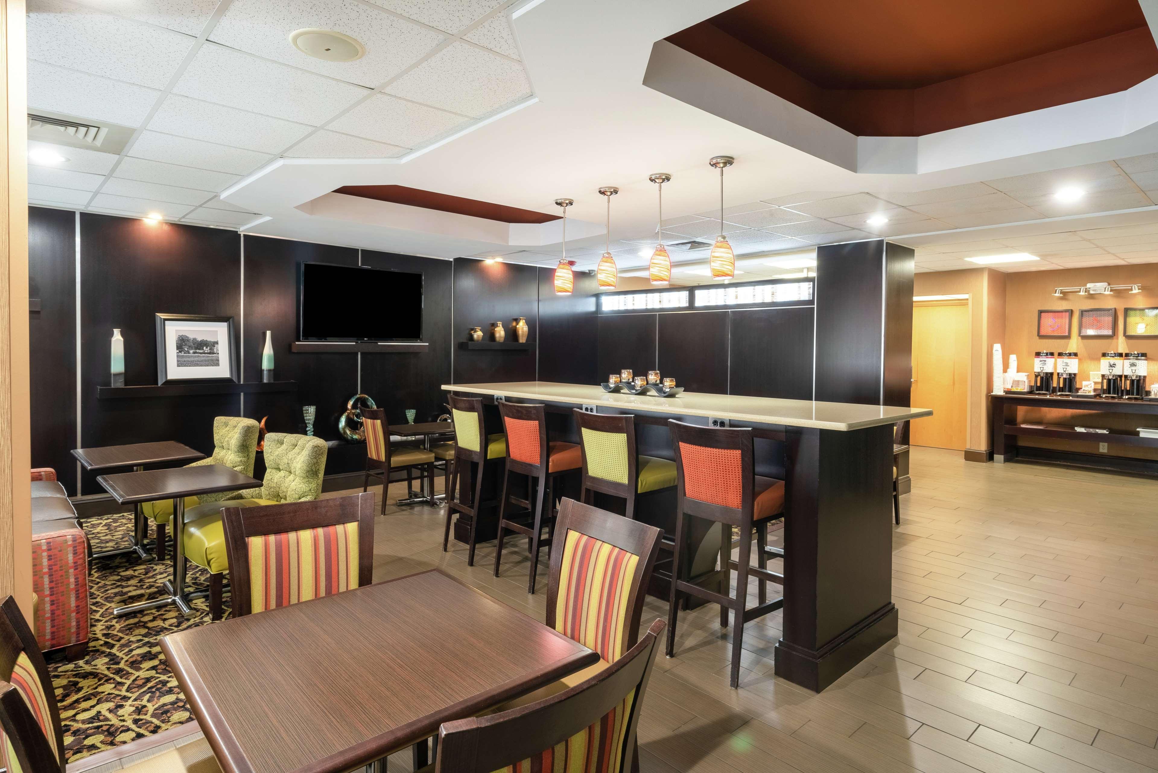 Hampton Inn Dublin Newbern Exteriör bild